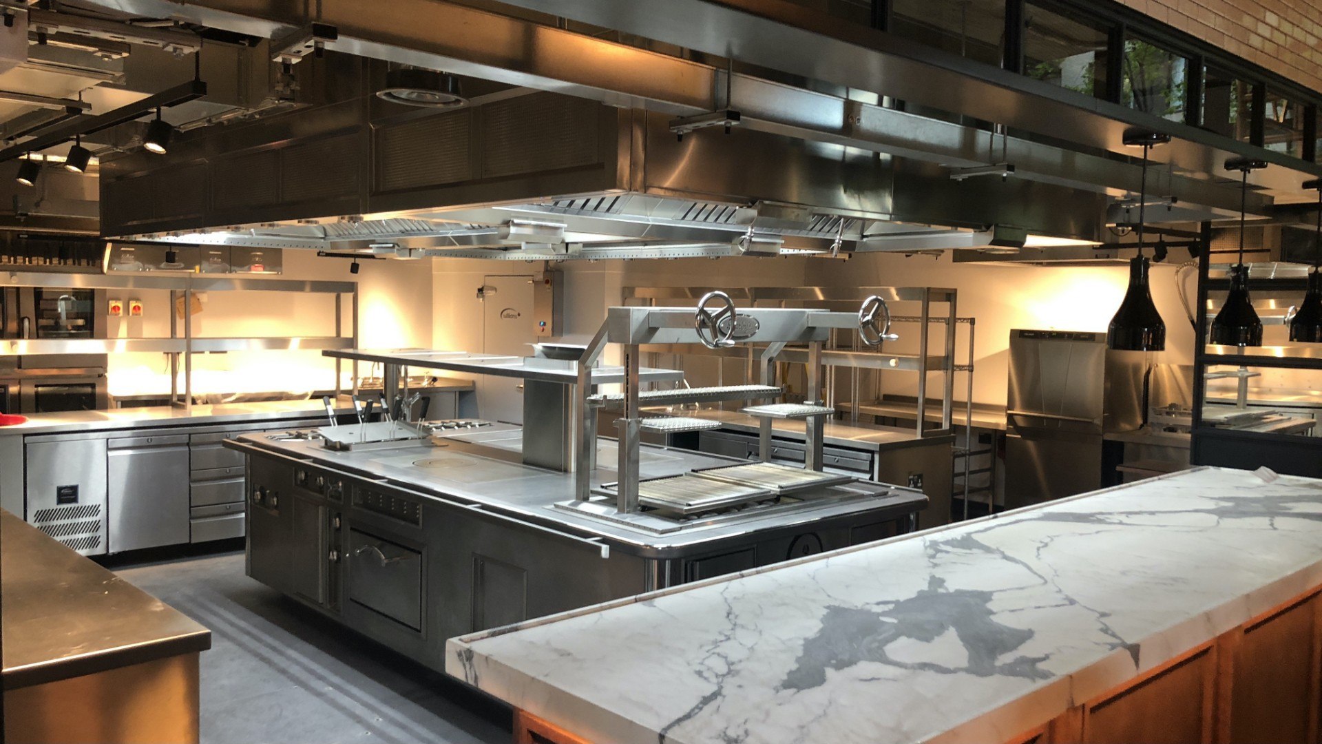 upload/empty_kitchen_wide_1.jpg